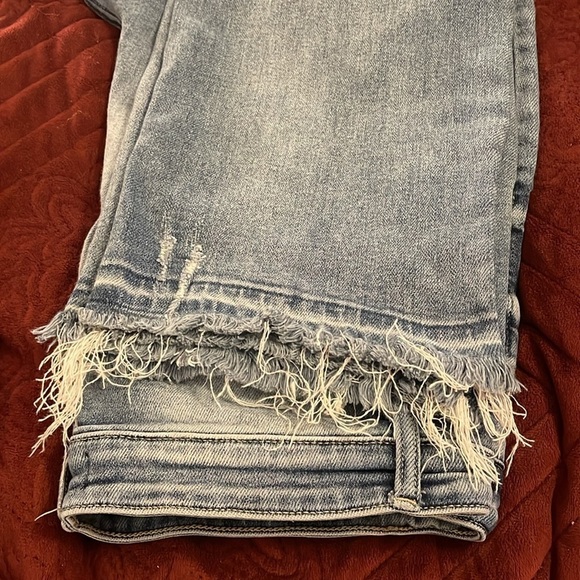 Judy Blue Women's Size 15/32 Straight Fit Distressed Medium Wash Raw Hem Jeans - Picture 14 of 14